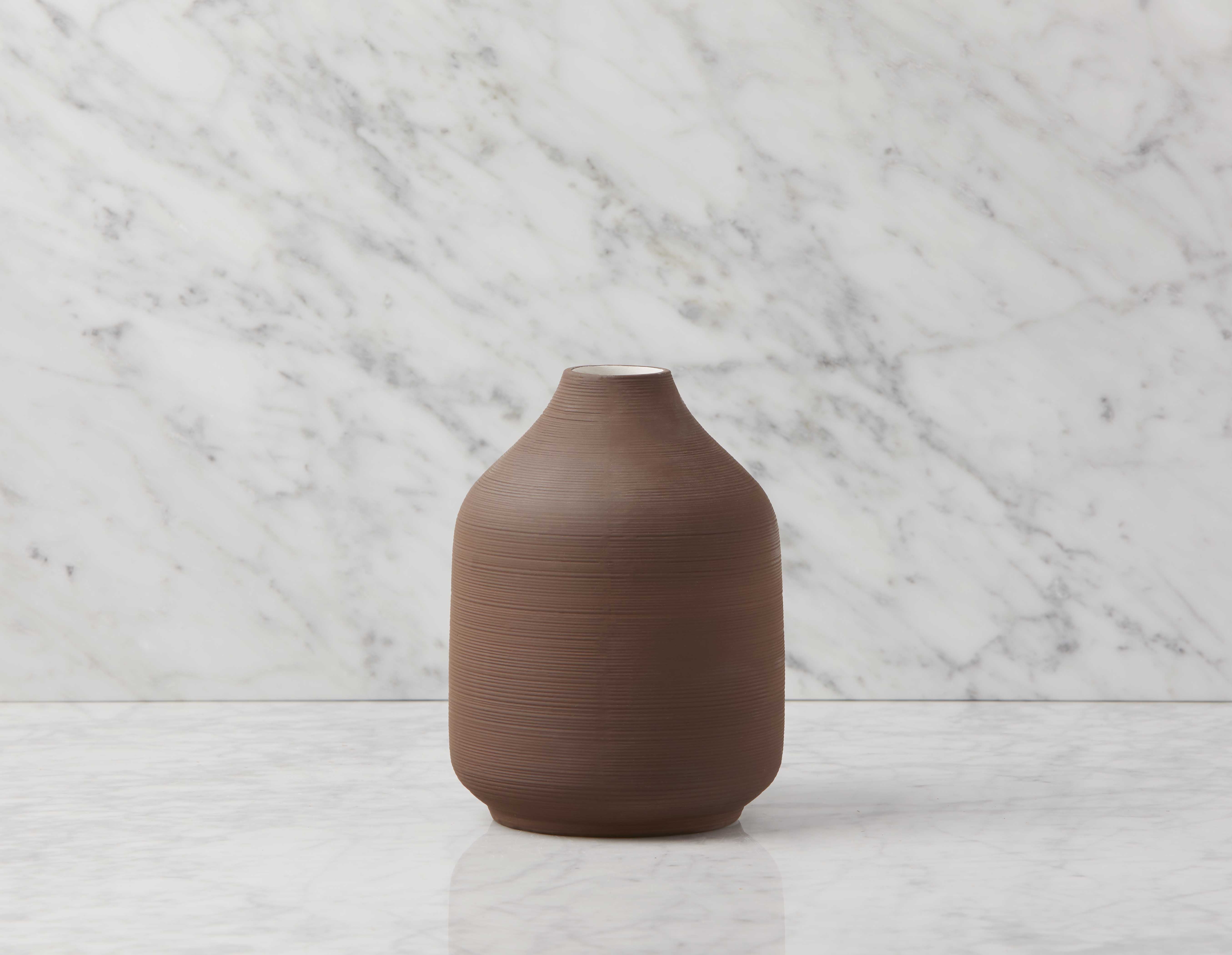 VAZO - ceramic vase 23 cm - Brown