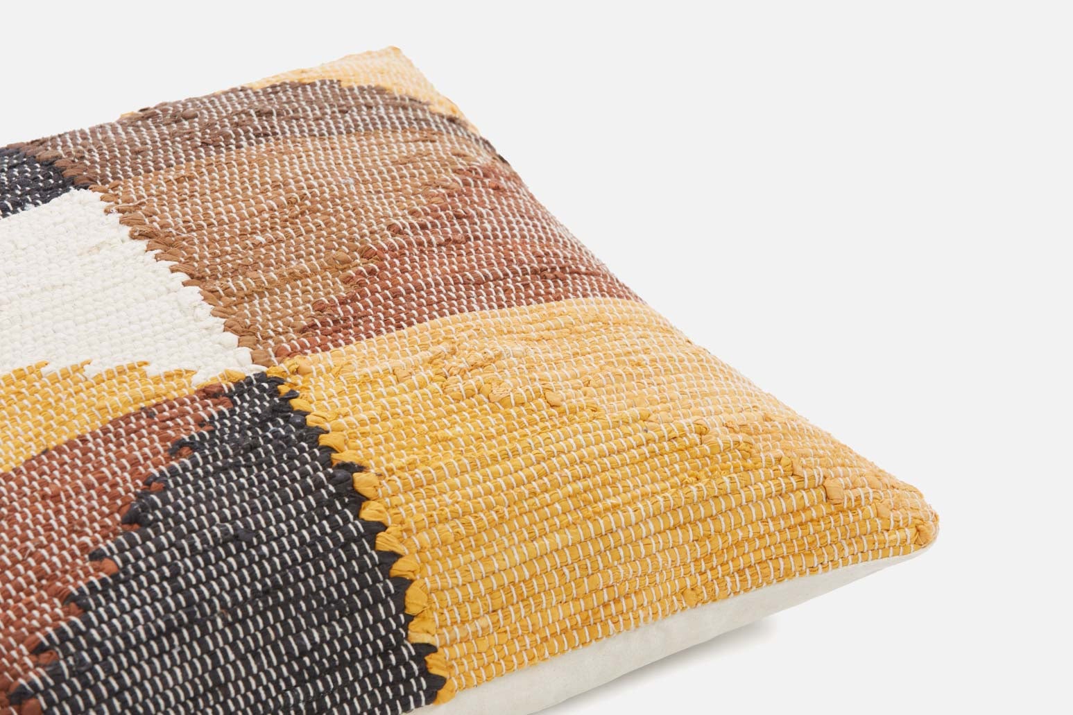 KOLAR coussin chindi en coton 24" x 24" undefined