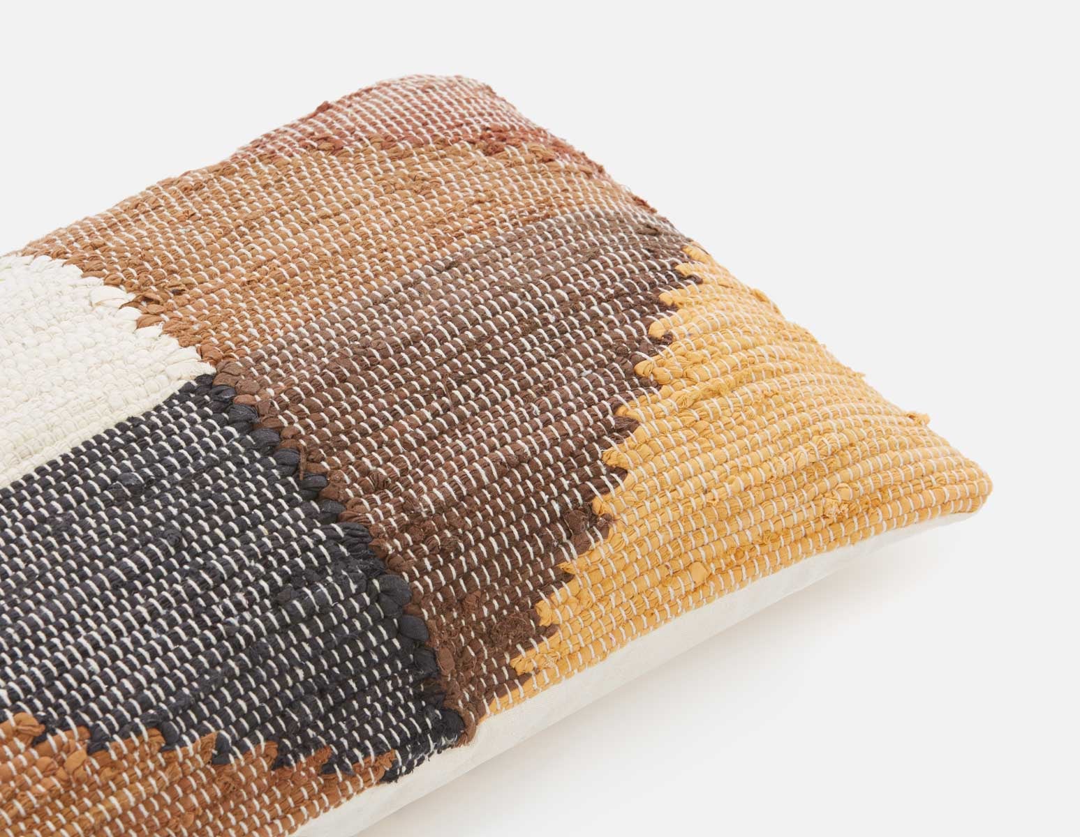 KOLAR coussin chindi en coton 16" x 24" undefined