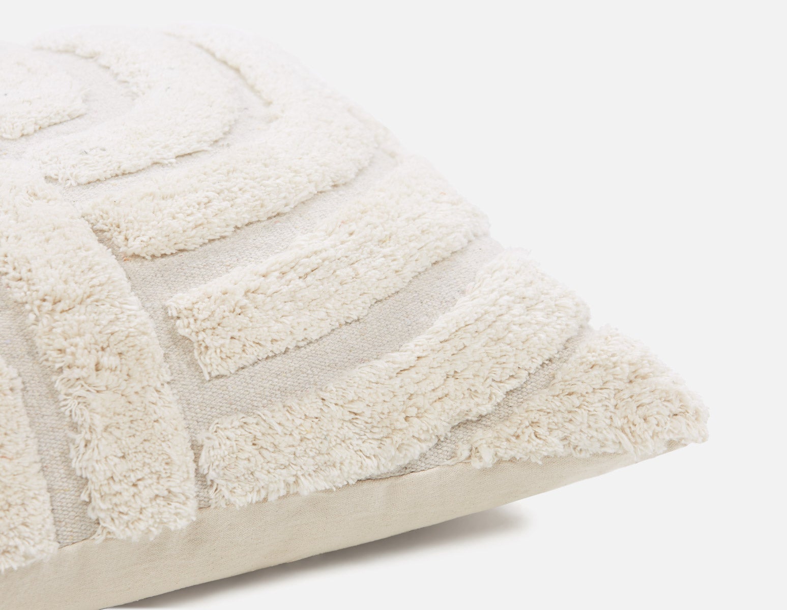 PURI coussin touffeté en coton 18" x 18" undefined