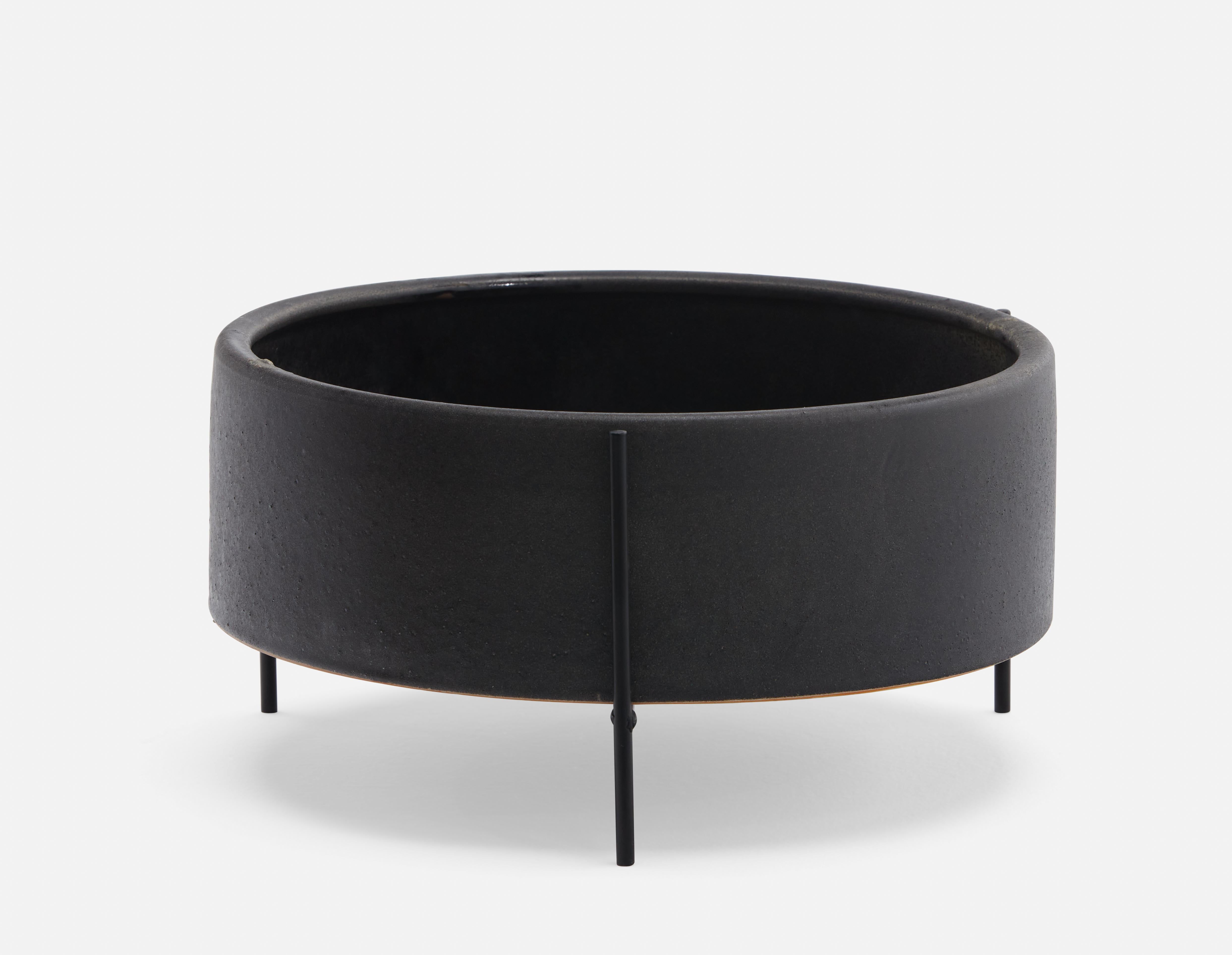 KENDALL cache-pot en céramique avec support en métal 34 cm undefined