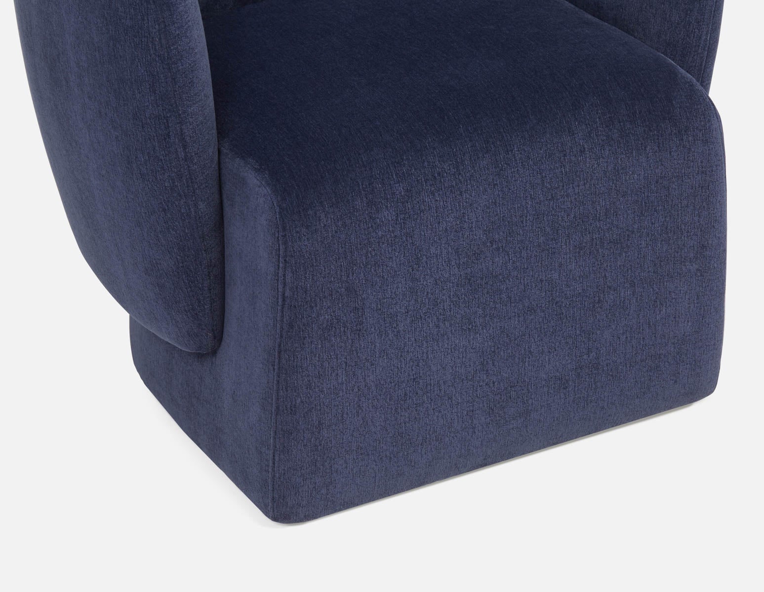 ROANNE accent chair undefined
