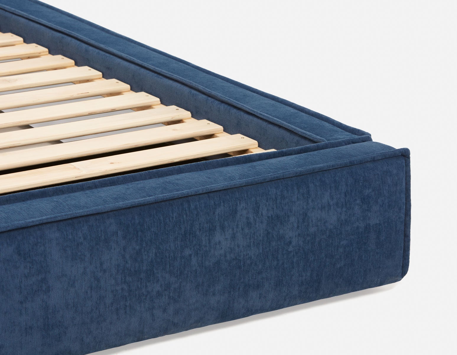SORGUE upholstered queen size bed with storage undefined