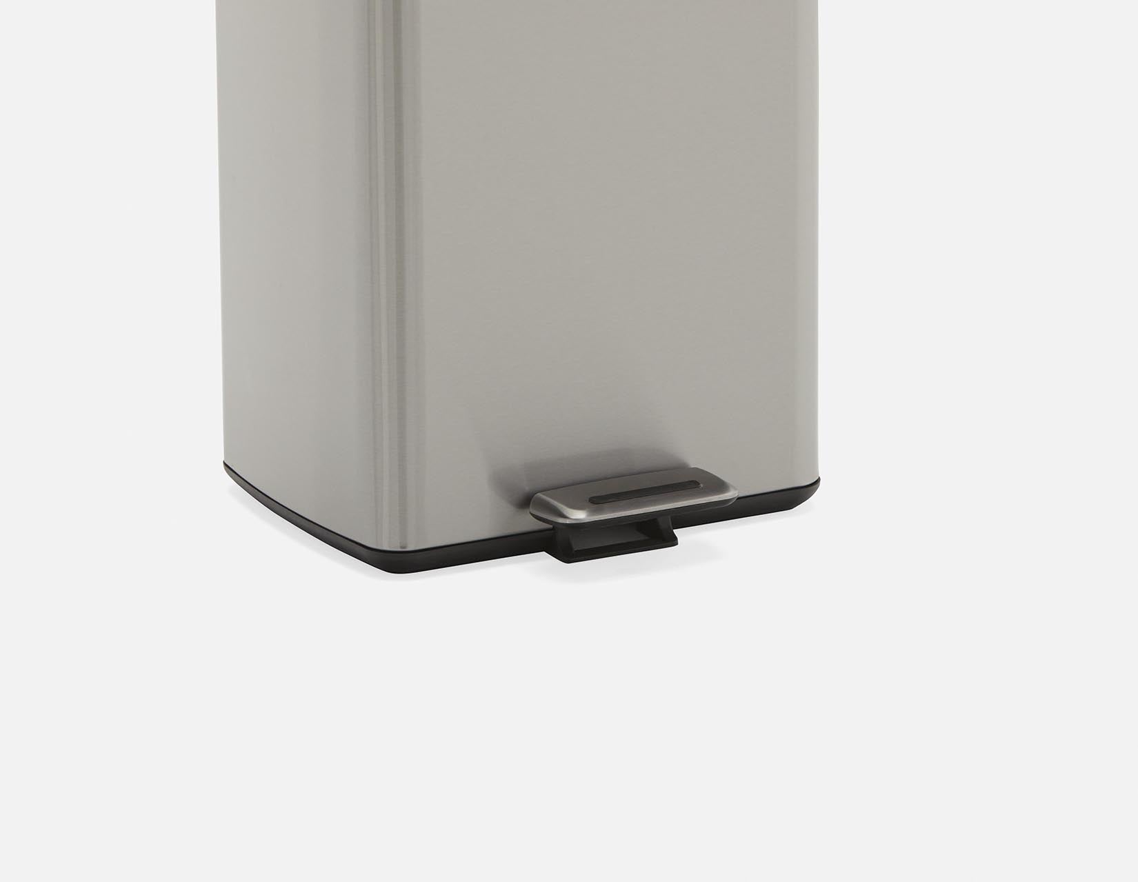 CUMULO stainless steel pedal waste bin 30 l undefined