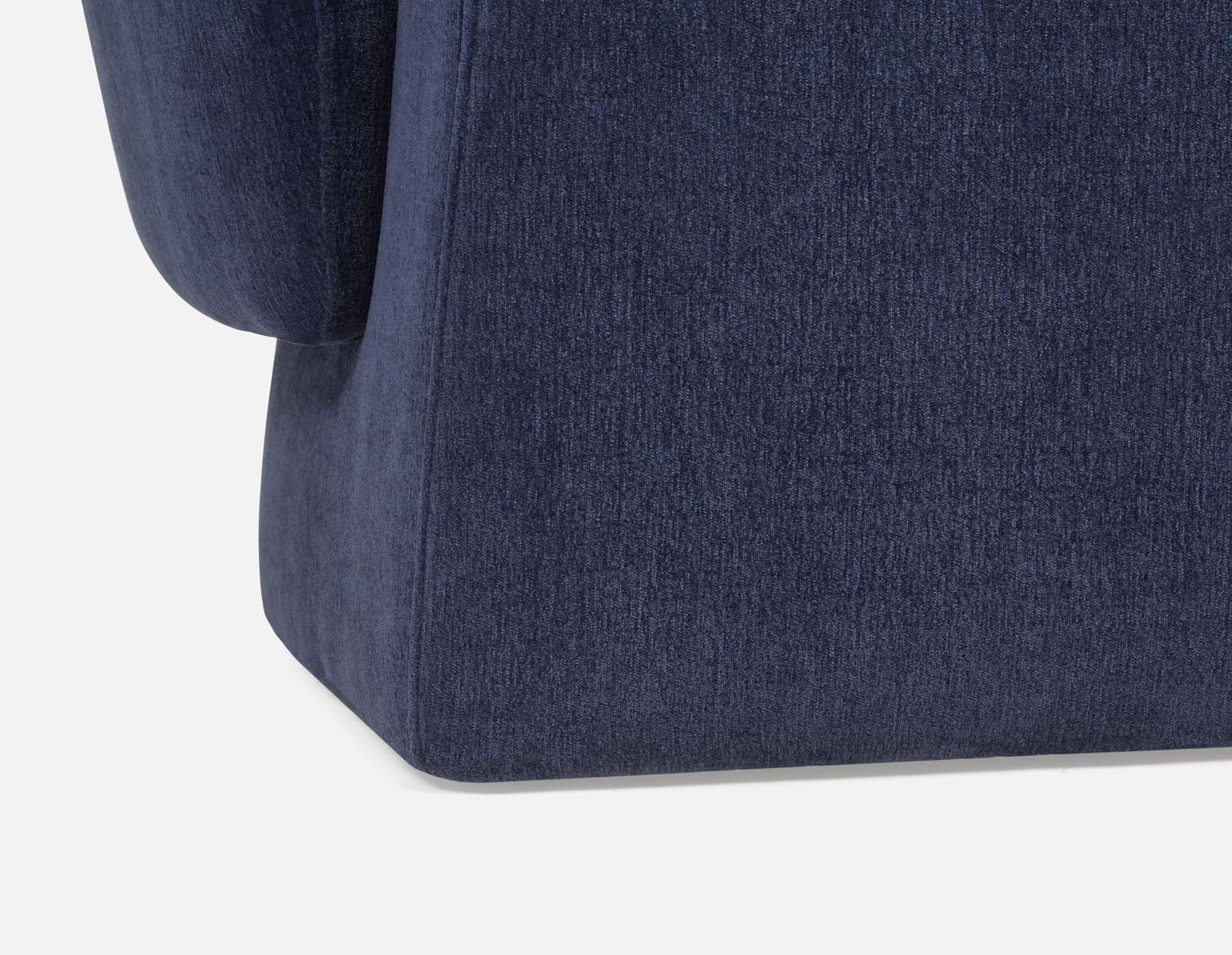 ROANNE accent chair undefined