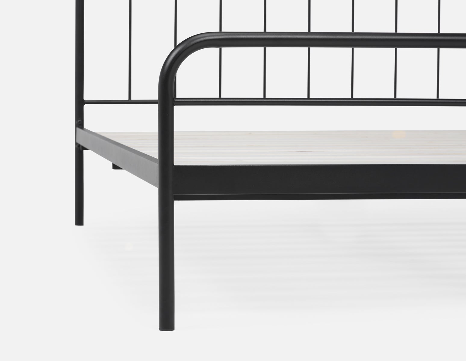 BREE iron queen size bed undefined