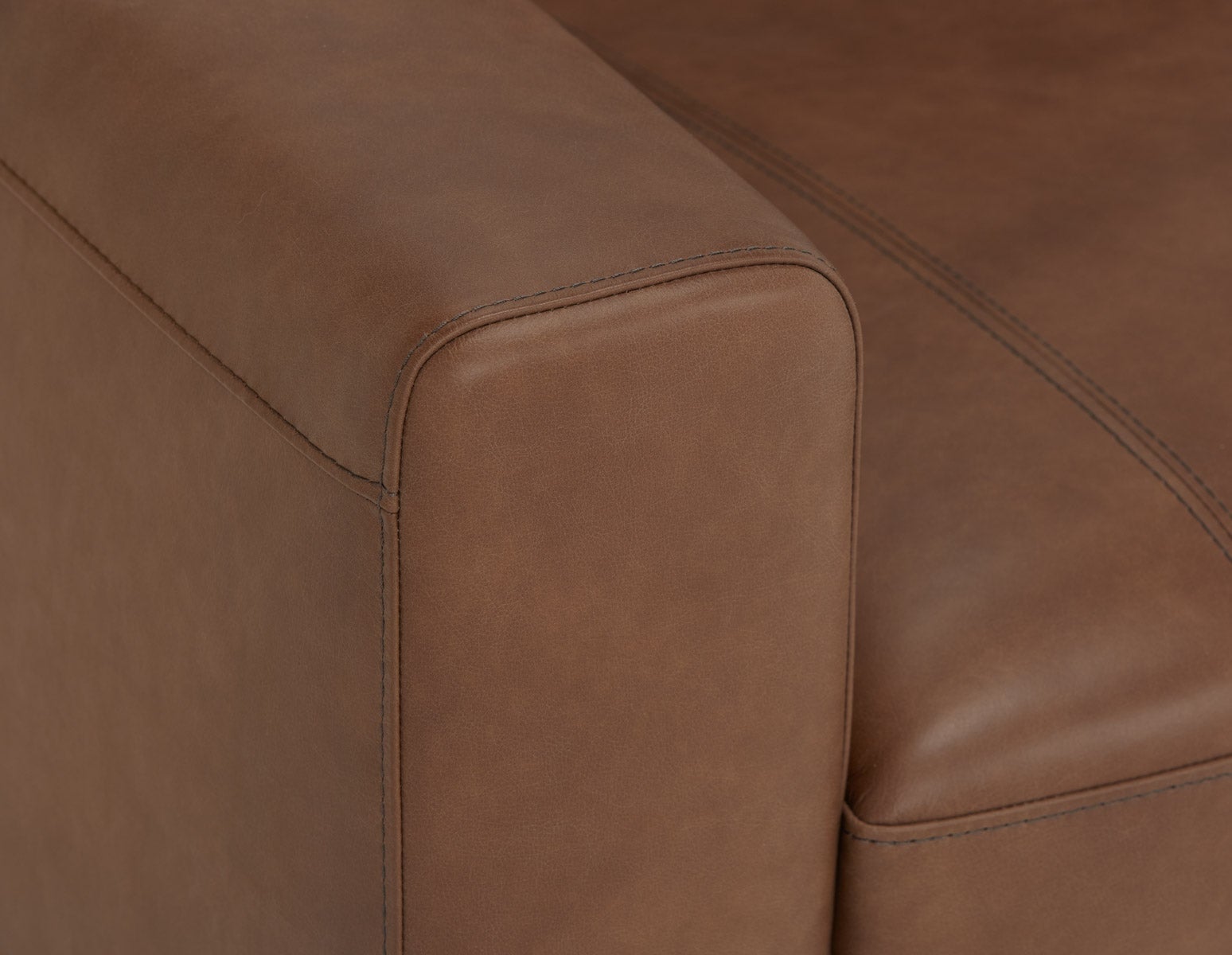 AMARI fauteuil club classique 100% cuir undefined