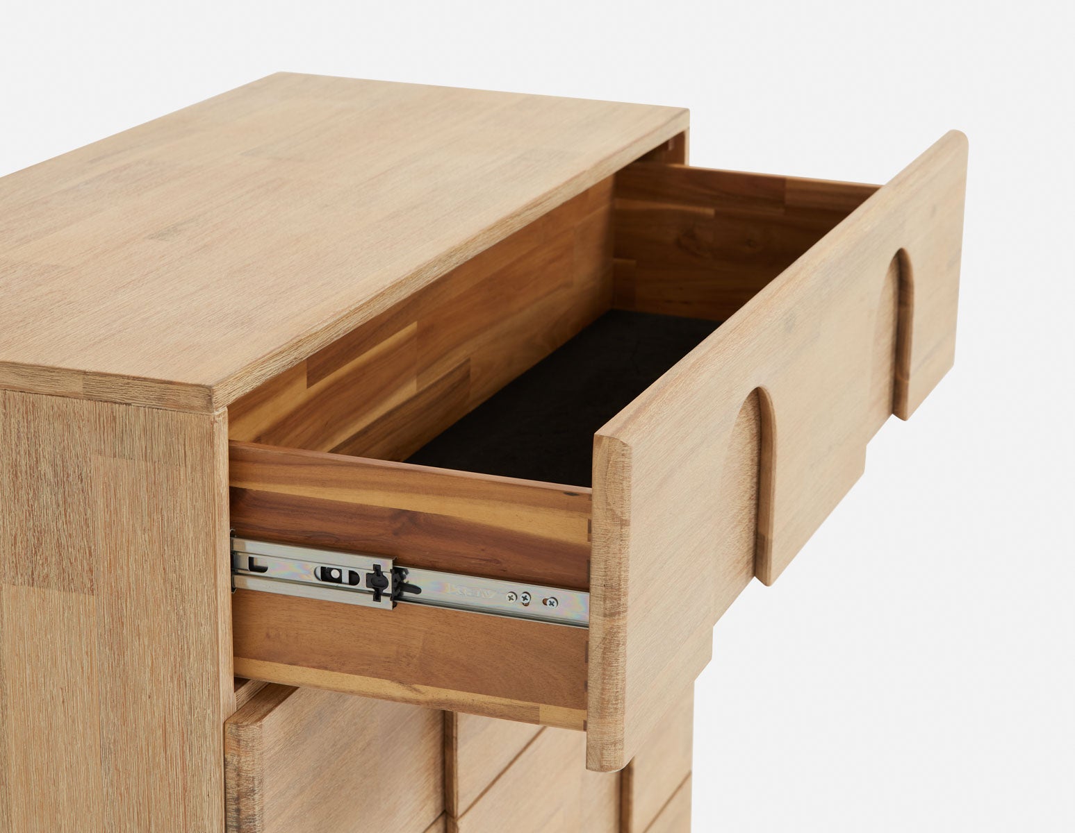 PRIYA elegant 4-drawer chest undefined