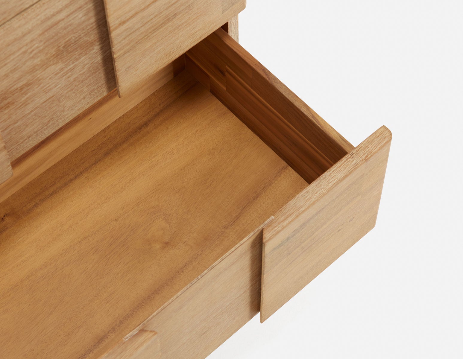 PRIYA elegant 4-drawer chest undefined