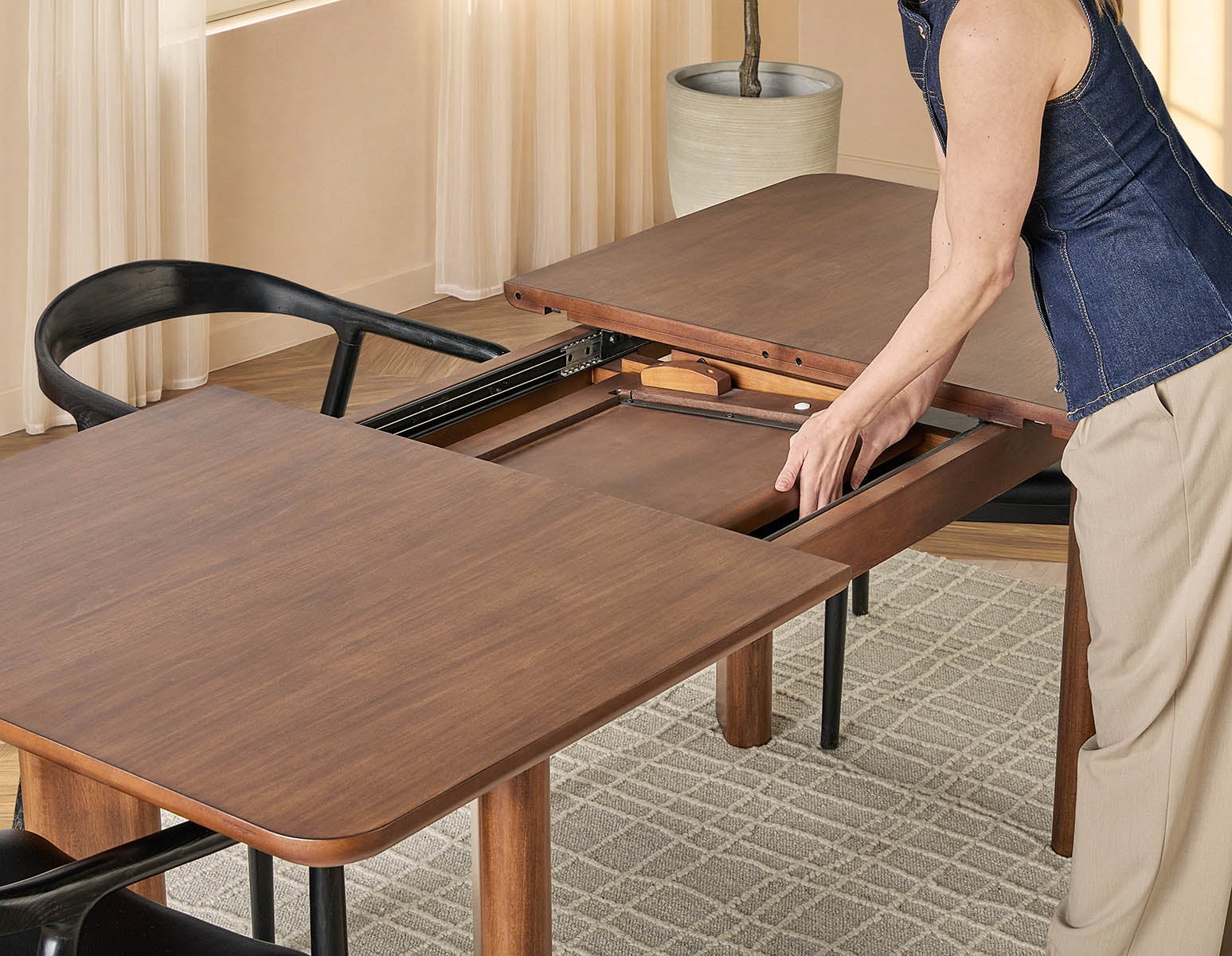 PALMO modern-retro extendable dining table 150 to 200cm undefined