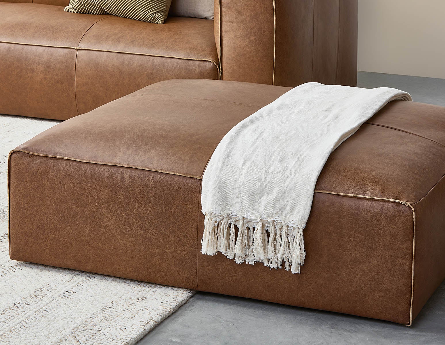 MONTE pouf 100% cuir undefined