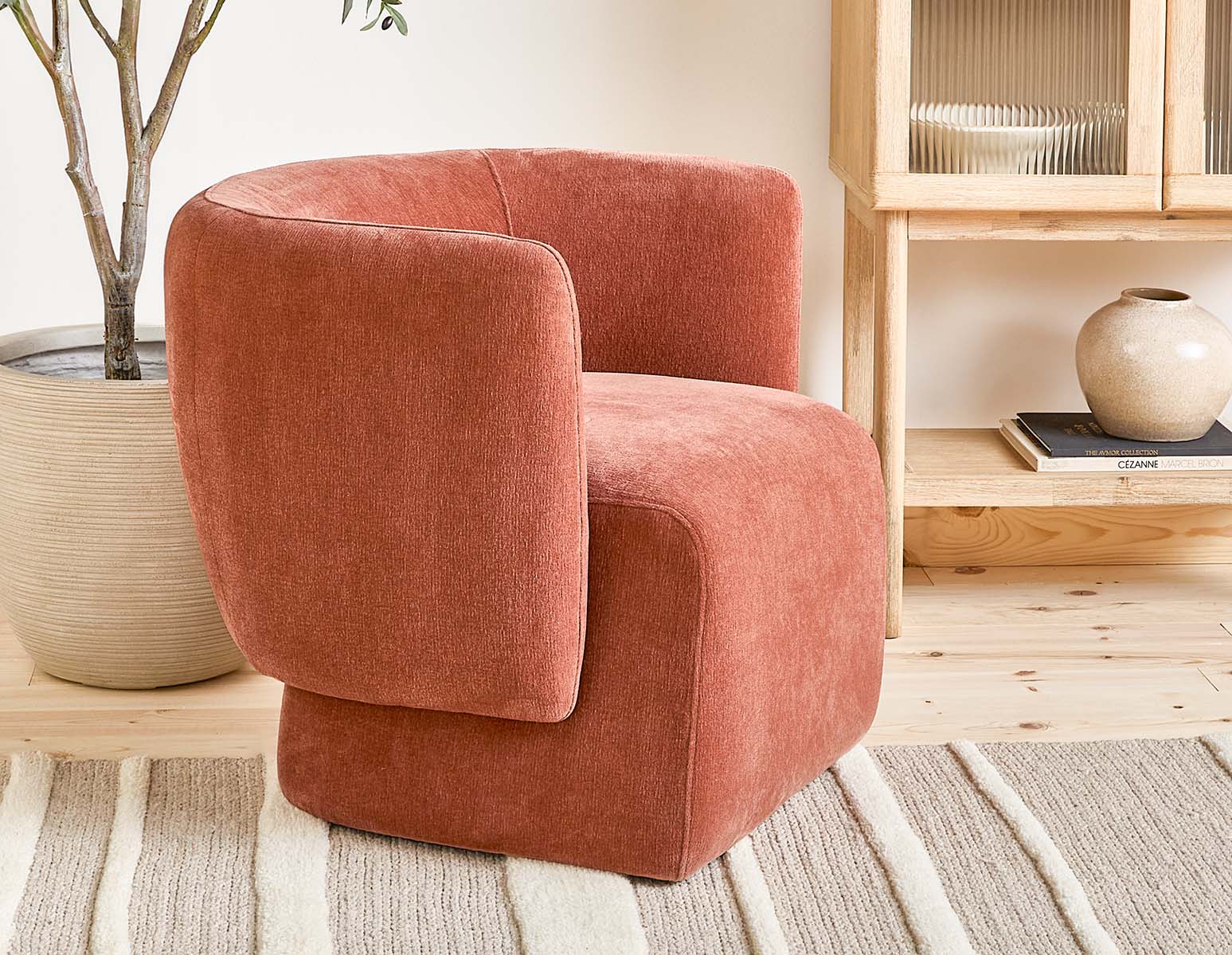ROANNE accent chair undefined