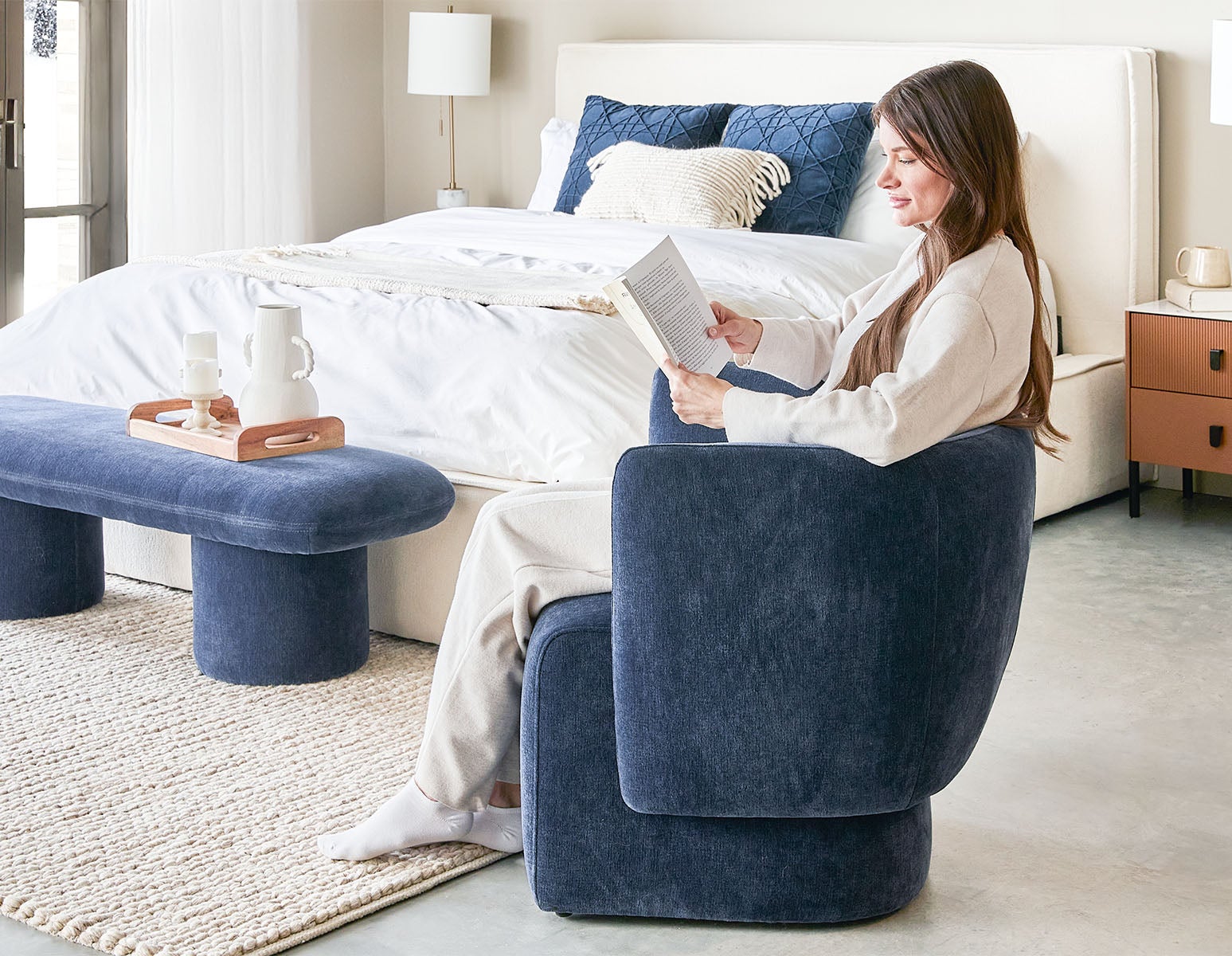 ROANNE accent chair undefined