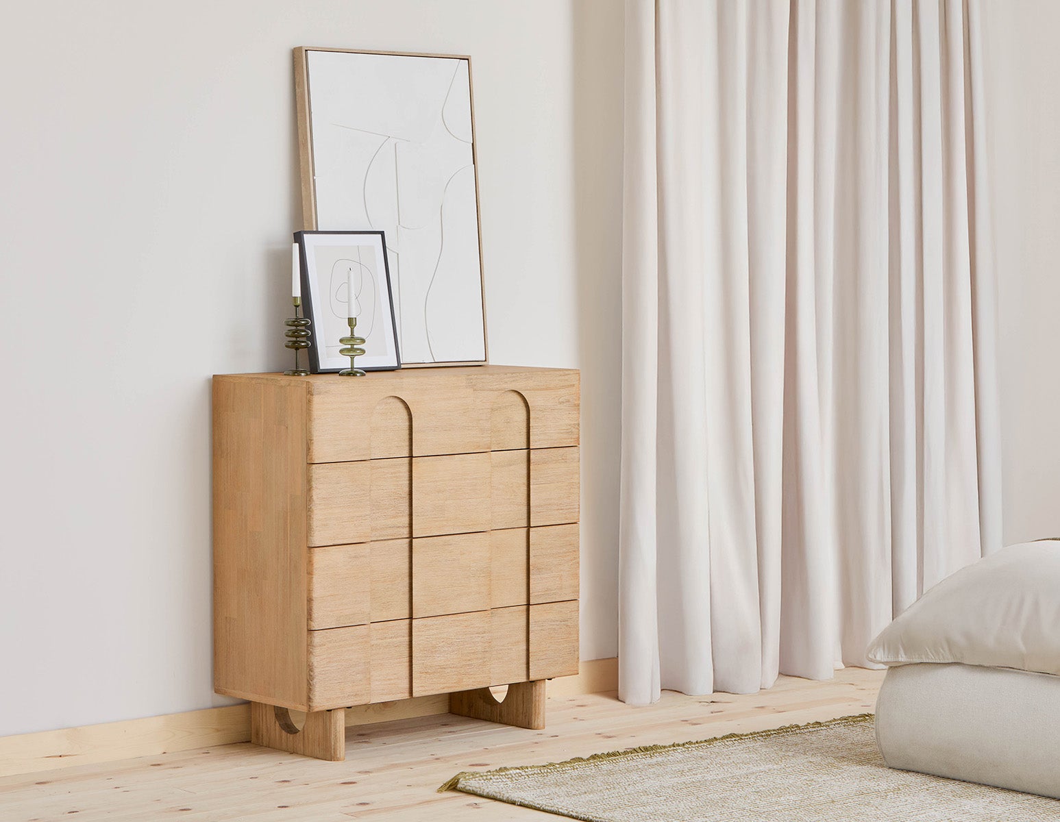 PRIYA elegant 4-drawer chest undefined