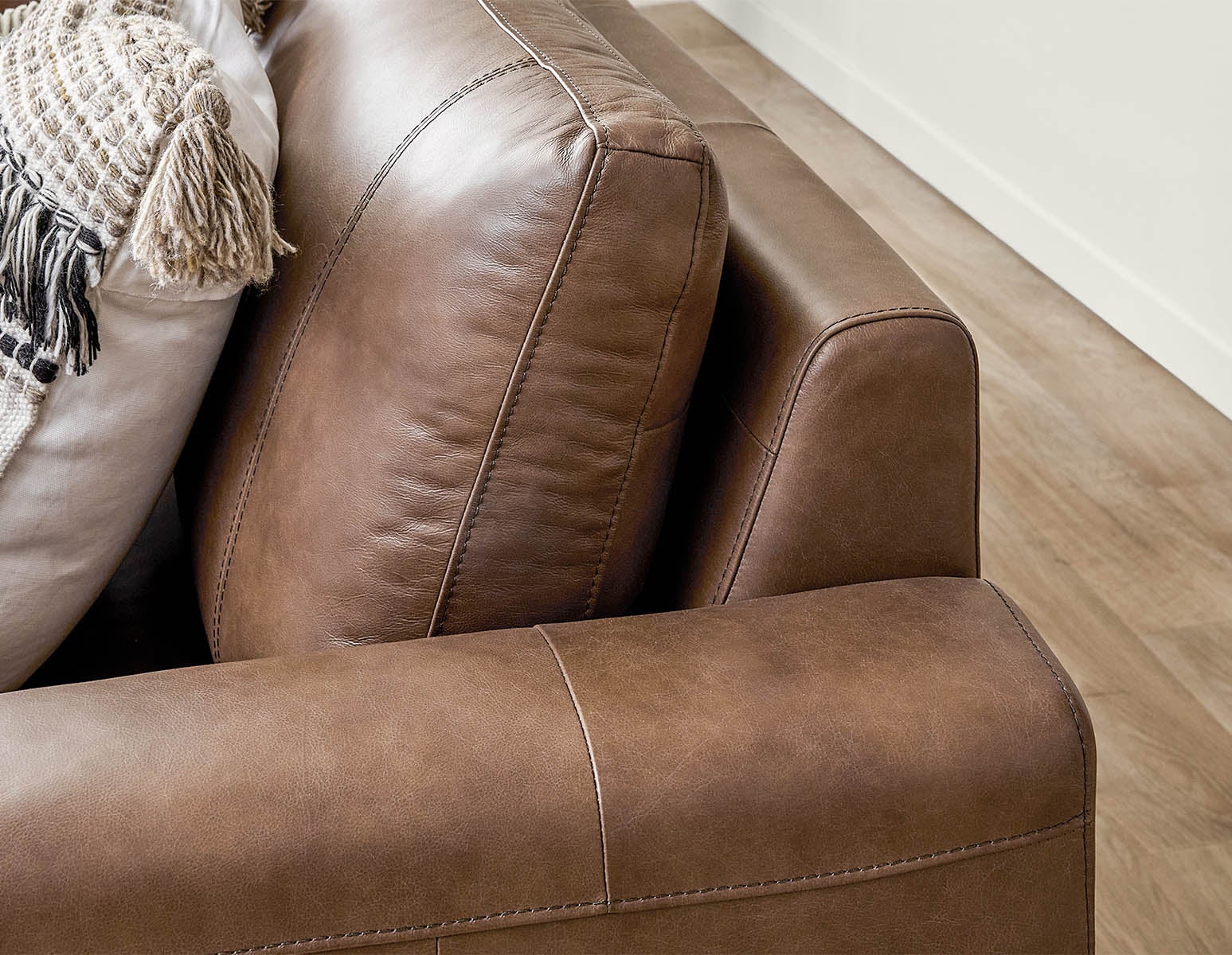 AMARI 100% leather classic 3-seater sofa undefined