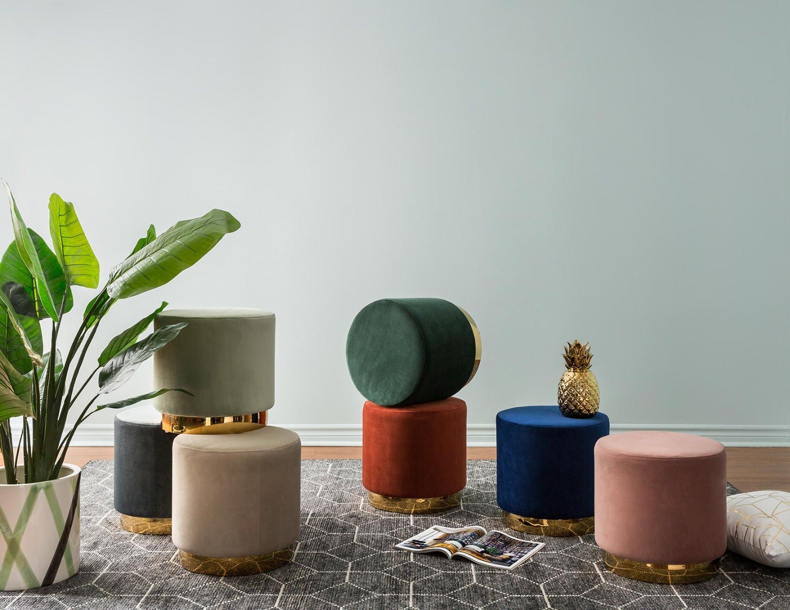 KEIRA pouf en velours undefined
