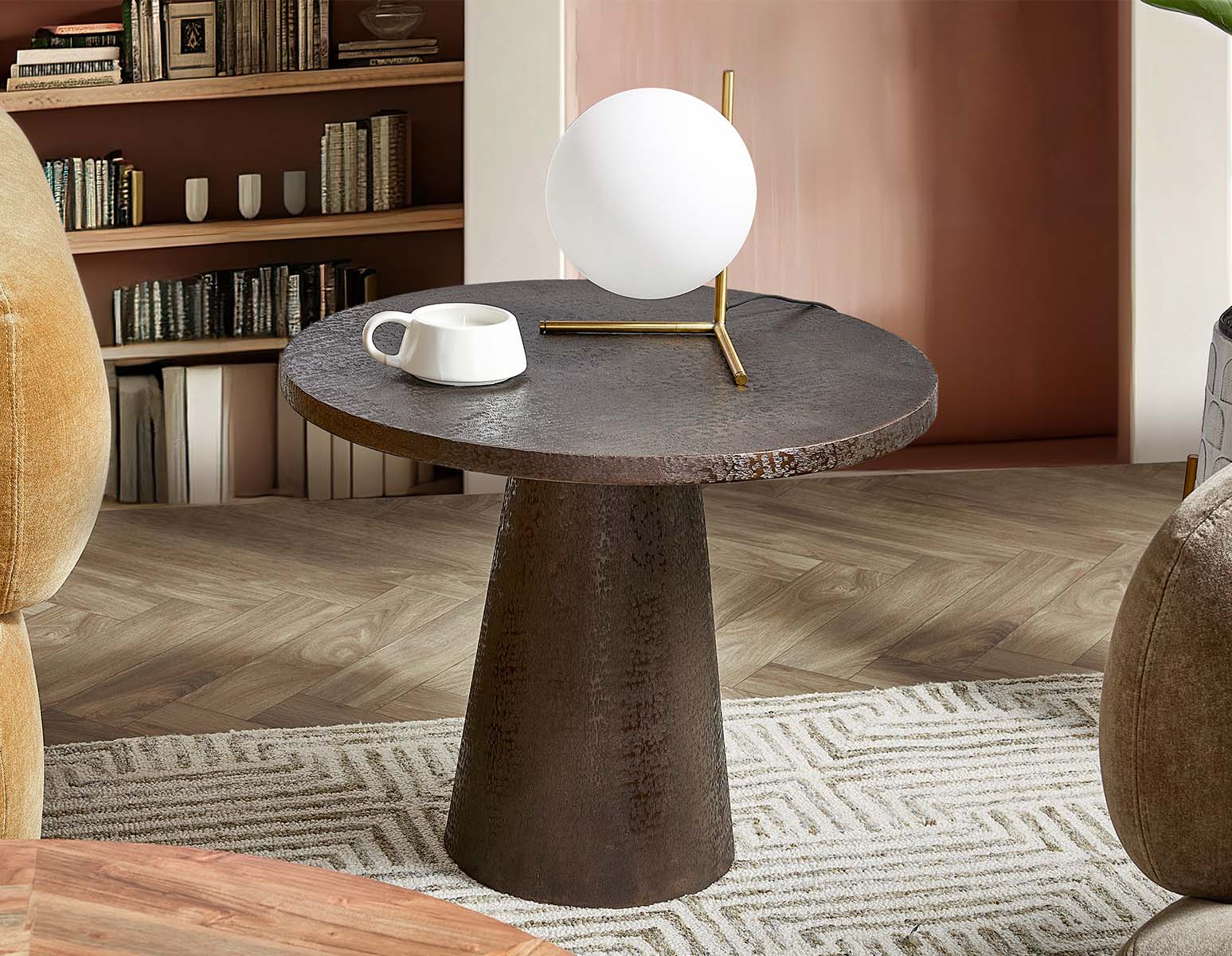 KERALA table d'appoint en aluminium fabriquée à la main 63 cm undefined