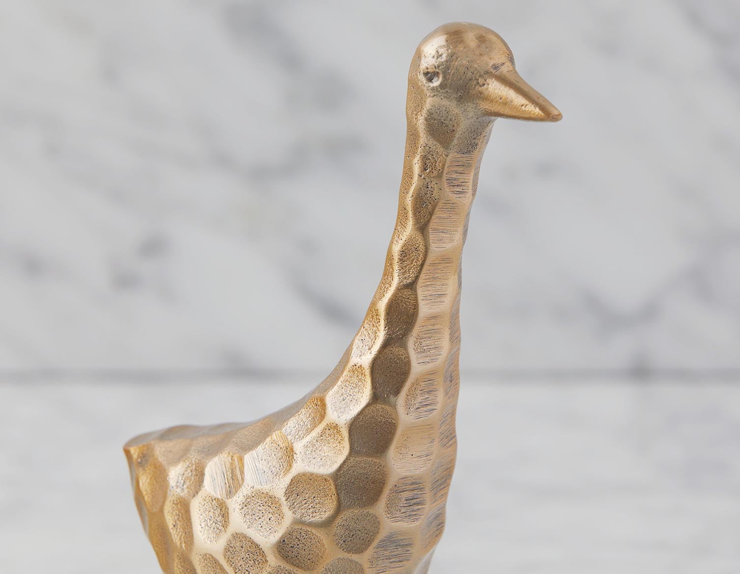 BEYA sculpture en aluminium avec base en marbre 22 cm undefined