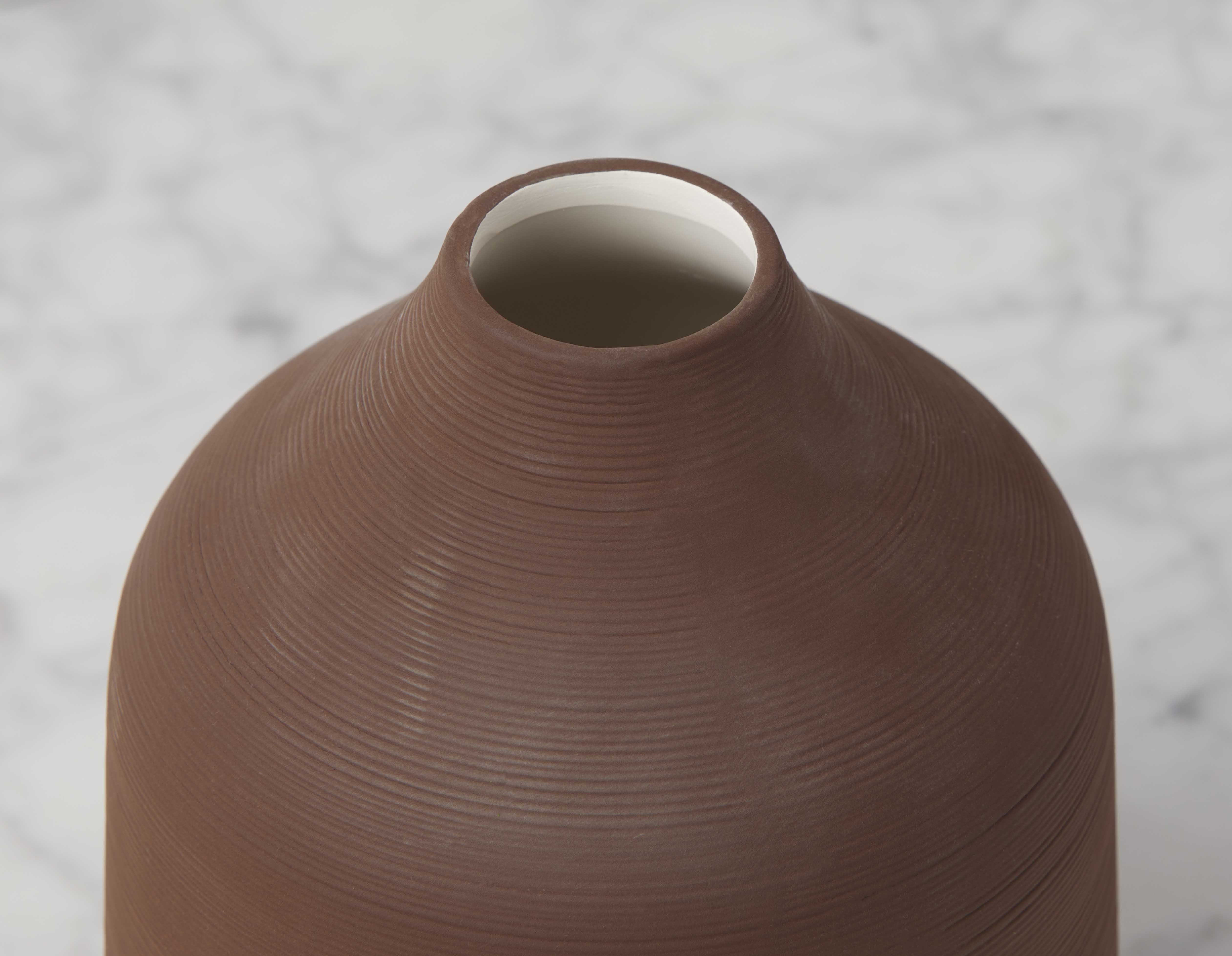 VAZO ceramic vase 23 cm undefined