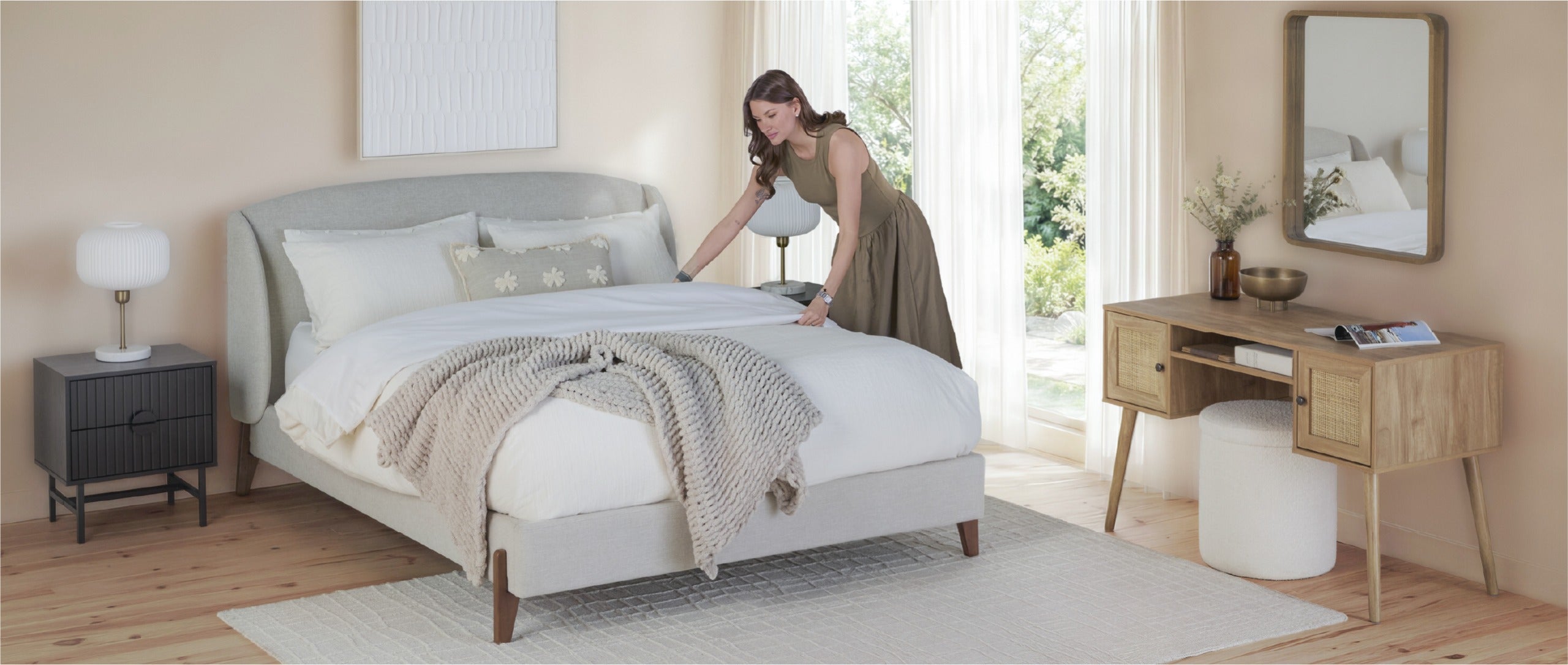 MARCIA queen size bed